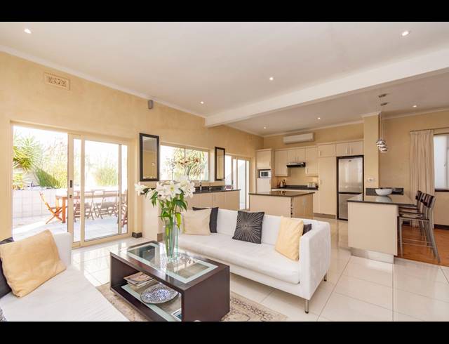 2 BEDROOM HOUSE TO LET IN GREEN POINT